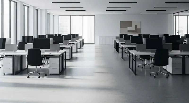 人の気配がない無人のオフィス空間のイメージ。看板も名前も掲示されていない